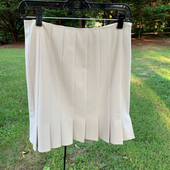 VGUC Worth skirt sz 2 - Picture 1 of 5